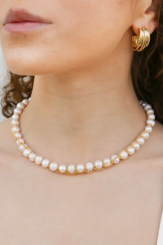 Isla  Collar de Perlas Clásico con Cadena Dorada